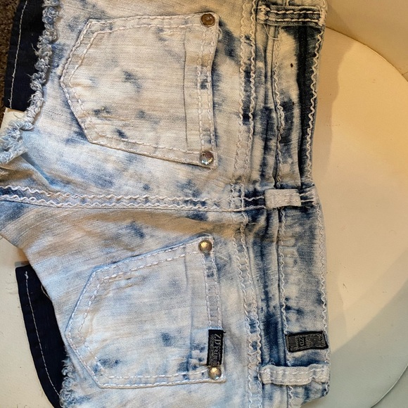 Shorts - Picture 2 of 2